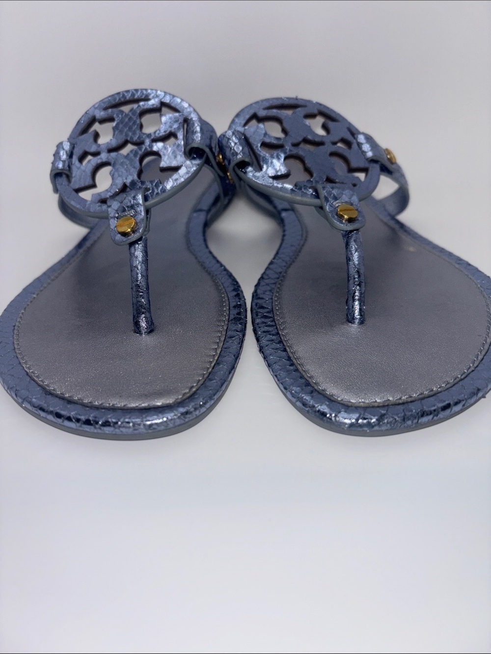 Tory Burch Metallic Navy Blue Logo Thong Sandals - Picture 3 of 11